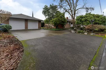 220 4th Avenue SW, Puyallup, WA 98371 - Photo 2