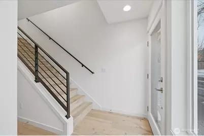 7320 11th Avenue NE, Seattle, WA 98115 - Photo 2