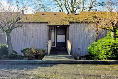 12421 74th Lane #18, Seattle, WA 98178 - Photo 2