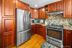 559 McGraw St, Seattle, WA 98109 - Photo 14