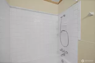 15551 Densmore Ave N, Shoreline, WA 98133 - Photo 10