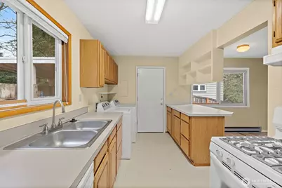 15551 Densmore Avenue N, Shoreline, WA 98133 - Photo 6