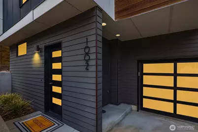 1002 5th Avenue N, Seattle, WA 98109 - Photo 2