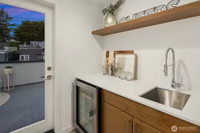 1002 5th Avenue N, Seattle, WA 98109 - Photo 32