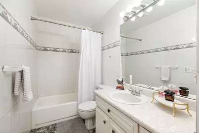 4003 NE 6th Court, Renton, WA 98056 - Photo 12