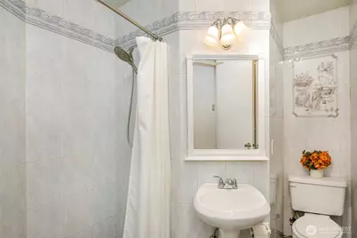 4003 NE 6th Court, Renton, WA 98056 - Photo 14