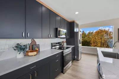 1701 41st Avenue SW, Seattle, WA 98116 - Photo 16