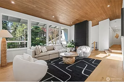 6560 W Mercer Way, Mercer Island, WA 98040 - Photo 2