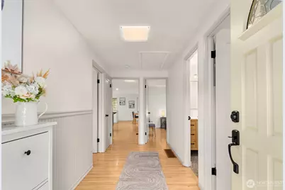 8450 24th Avenue SW, Seattle, WA 98106 - Photo 2