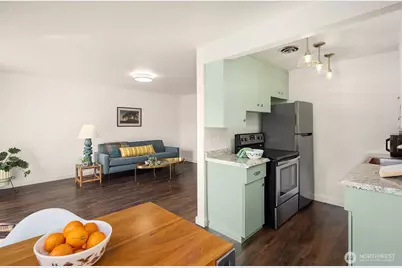 8701 35th Avenue NE #9, Seattle, WA 98115 - Photo 2