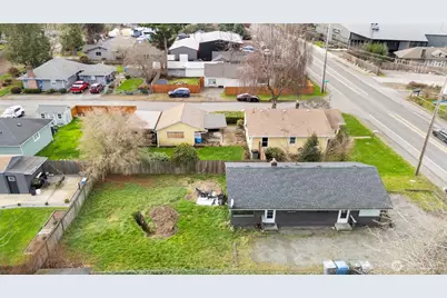 10908 10910 Valley Avenue E, Puyallup, WA 98372 - Photo 2