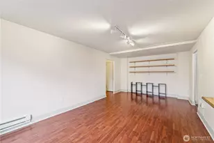 1105 Spring St, Seattle, WA 98104 - Photo 12