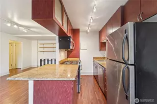 1105 Spring St, Seattle, WA 98104 - Photo 6