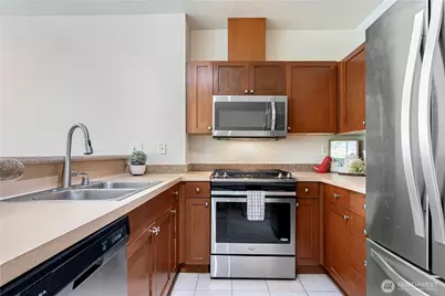 1000 Aurora Avenue N #311, Seattle, WA 98109 - Photo 16