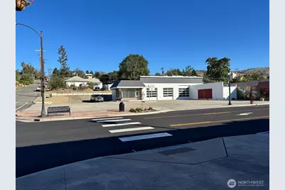 305 Whitcomb Ave S, Tonasket, WA 98855 - Photo 2