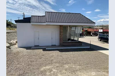 305 Whitcomb Ave S, Tonasket, WA 98855 - Photo 6