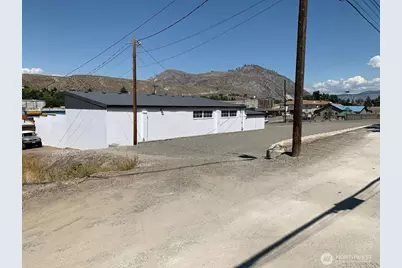 305 Whitcomb Ave S, Tonasket, WA 98855 - Photo 12