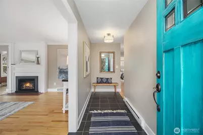 3239 45th Avenue SW, Seattle, WA 98116 - Photo 2