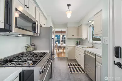3239 45th Avenue SW, Seattle, WA 98116 - Photo 10