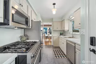 3239 45th Ave SW, Seattle, WA 98116 - Photo 10