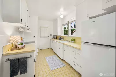 2733 37th Avenue SW, Seattle, WA 98126 - Photo 14