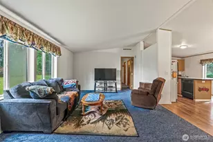 1337 S Silver Lake Rd, Castle Rock, WA 98611 - Photo 4