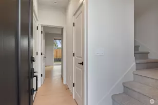 429 Legion Dr, Everett, WA 98201 - Photo 2