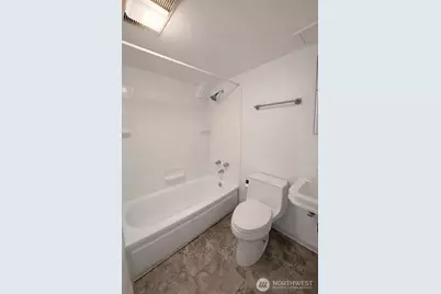 1813 Taylor Avenue N, Seattle, WA 98109 - Photo 20