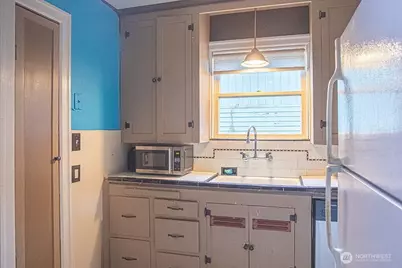 2020 Marine Drive, Bremerton, WA 98312 - Photo 10