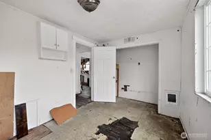 217 Bradford St, Raymond, WA 98577 - Photo 4