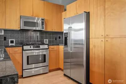 17 W Mercer Street #217, Seattle, WA 98119 - Photo 18