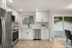 22402 42nd Pl W, Mountlake Terrace, WA 98043 - Photo 8