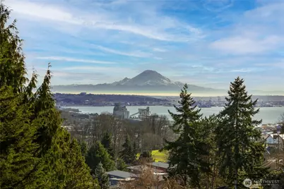 3026 26th Avenue W, Seattle, WA 98199 - Photo 2