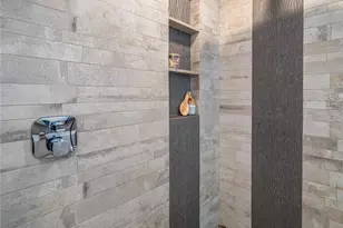 615 E Pike St, Seattle, WA 98122 - Photo 24