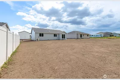 609 N Oak Street, Tieton, WA 98947 - Photo 24