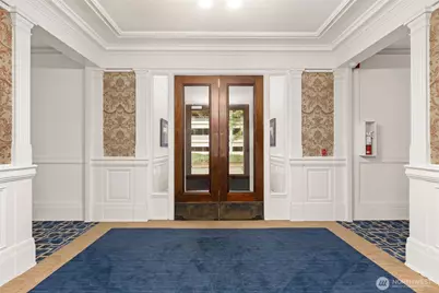 615 Boren Avenue #6, Seattle, WA 98104 - Photo 2