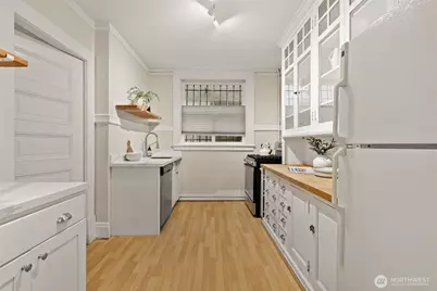 615 Boren Avenue #6, Seattle, WA 98104 - Photo 8