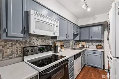 13730 15th Avenue NE #E102, Seattle, WA 98125 - Photo 8