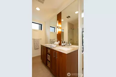 1810 11th Avenue #A, Seattle, WA 98122 - Photo 26