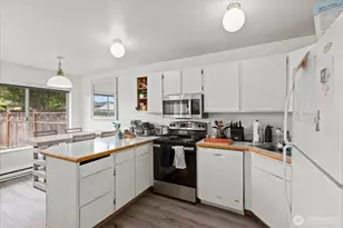 2826 NE 8th St, Renton, WA 98056 - Photo 8