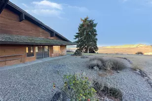 1303 Nightingale Rd, Wapato, WA 98951 - Photo 4