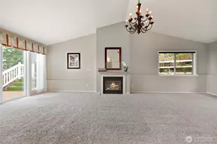1083 5th St, Steilacoom, WA 98388 - Photo 2