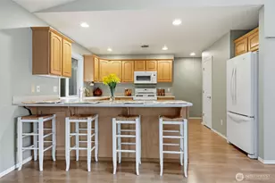 1083 5th St, Steilacoom, WA 98388 - Photo 4