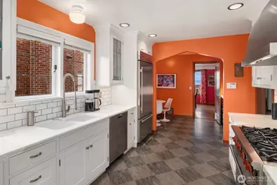 2256 W Viewmont Way W, Seattle, WA 98199 - Photo 18