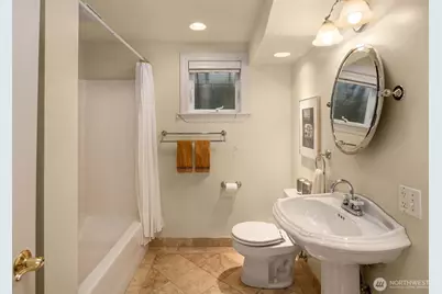 2256 W Viewmont Way W, Seattle, WA 98199 - Photo 38