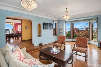 2256 W Viewmont Way W, Seattle, WA 98199 - Photo 16