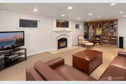 2256 W Viewmont Way W, Seattle, WA 98199 - Photo 34