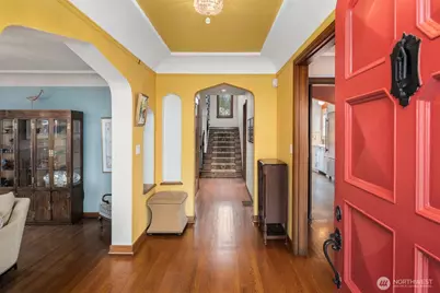 2256 W Viewmont Way W, Seattle, WA 98199 - Photo 10