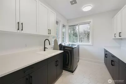 11821 SE 84th Street, Newcastle, WA 98056 - Photo 18