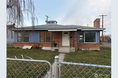 700 Schons Place, Wenatchee, WA 98801 - Photo 2